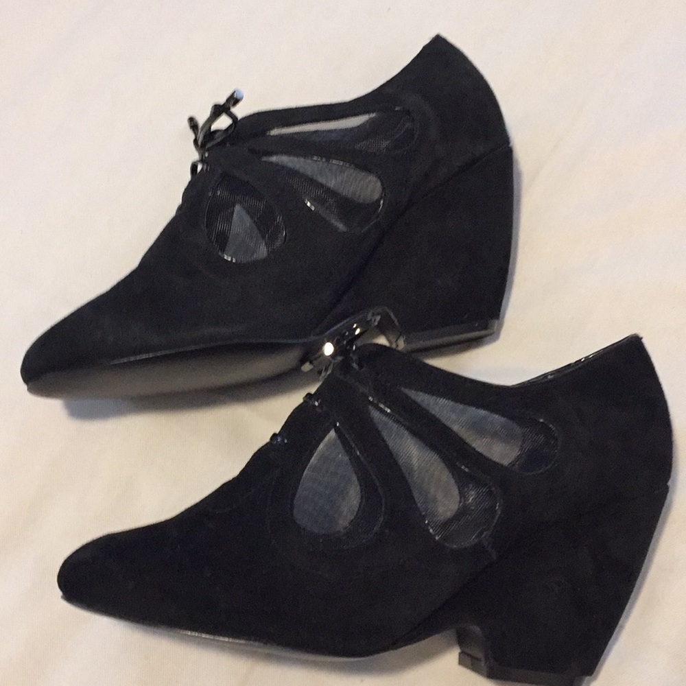 NWOT Bijou New York Swede Mesh Ankle Boots Wedge